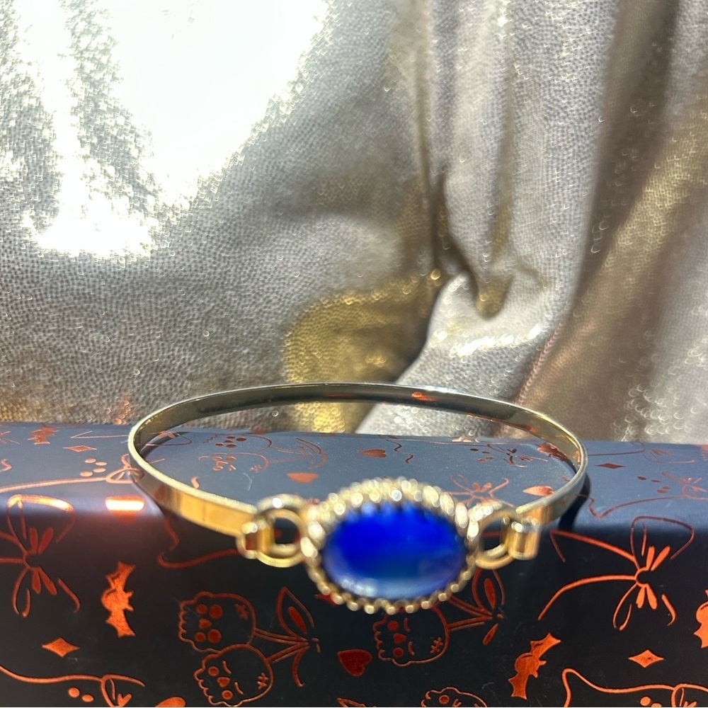 Vintage Avon Gold Bracelet 1970’s blue Cabochon Stone - Picture 2 of 4